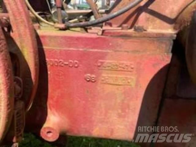 Farmall M Tractor Construction - Others
