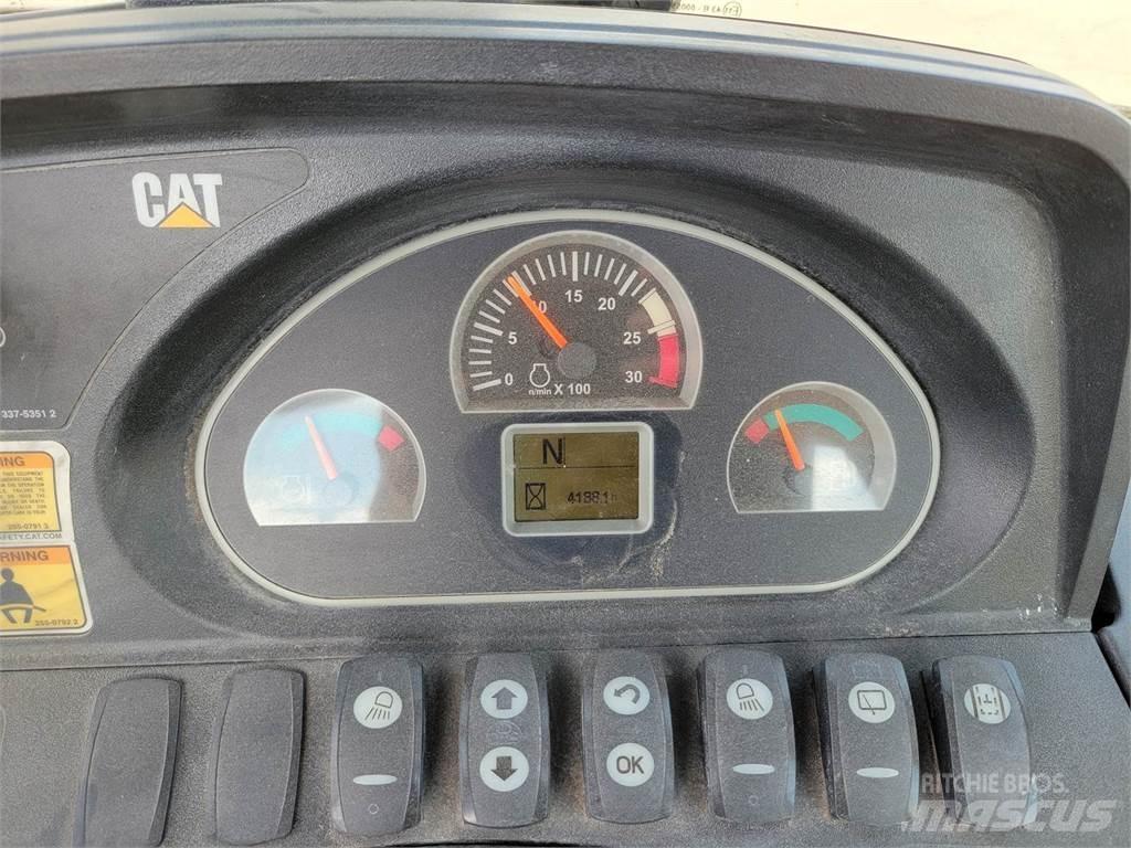 CAT 450F Backhoe loaders