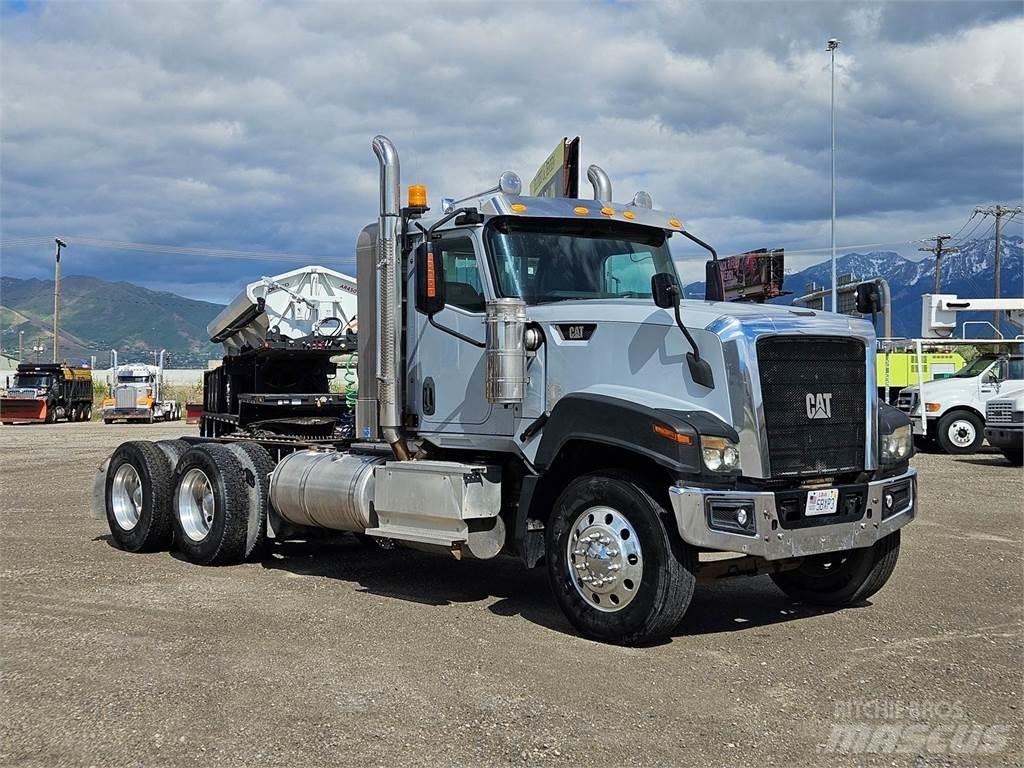 CAT CT680L Tractor Units