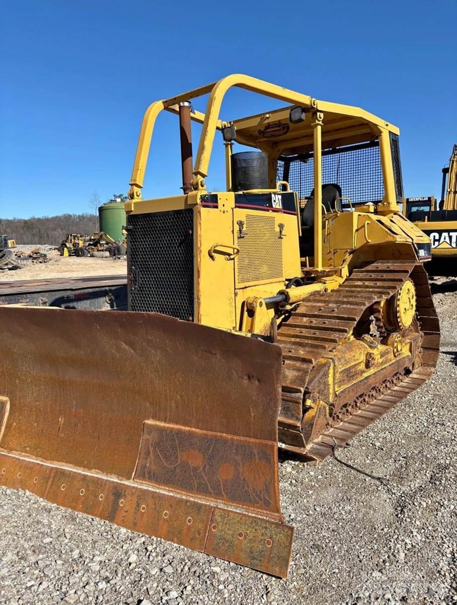 CAT D6M XL Crawler dozers