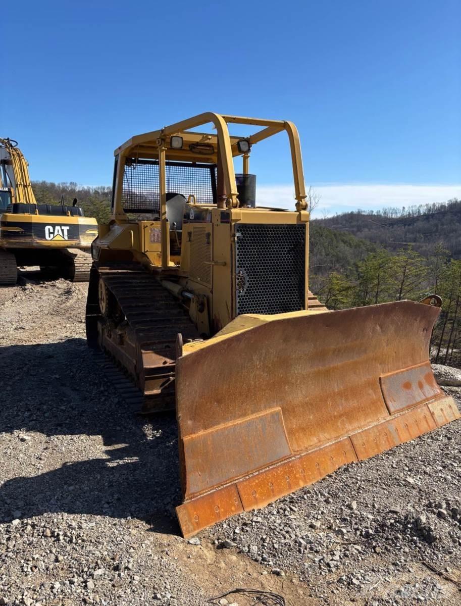 CAT D6M XL Crawler dozers