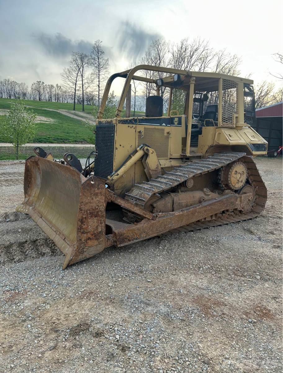 CAT D6M XL Crawler dozers