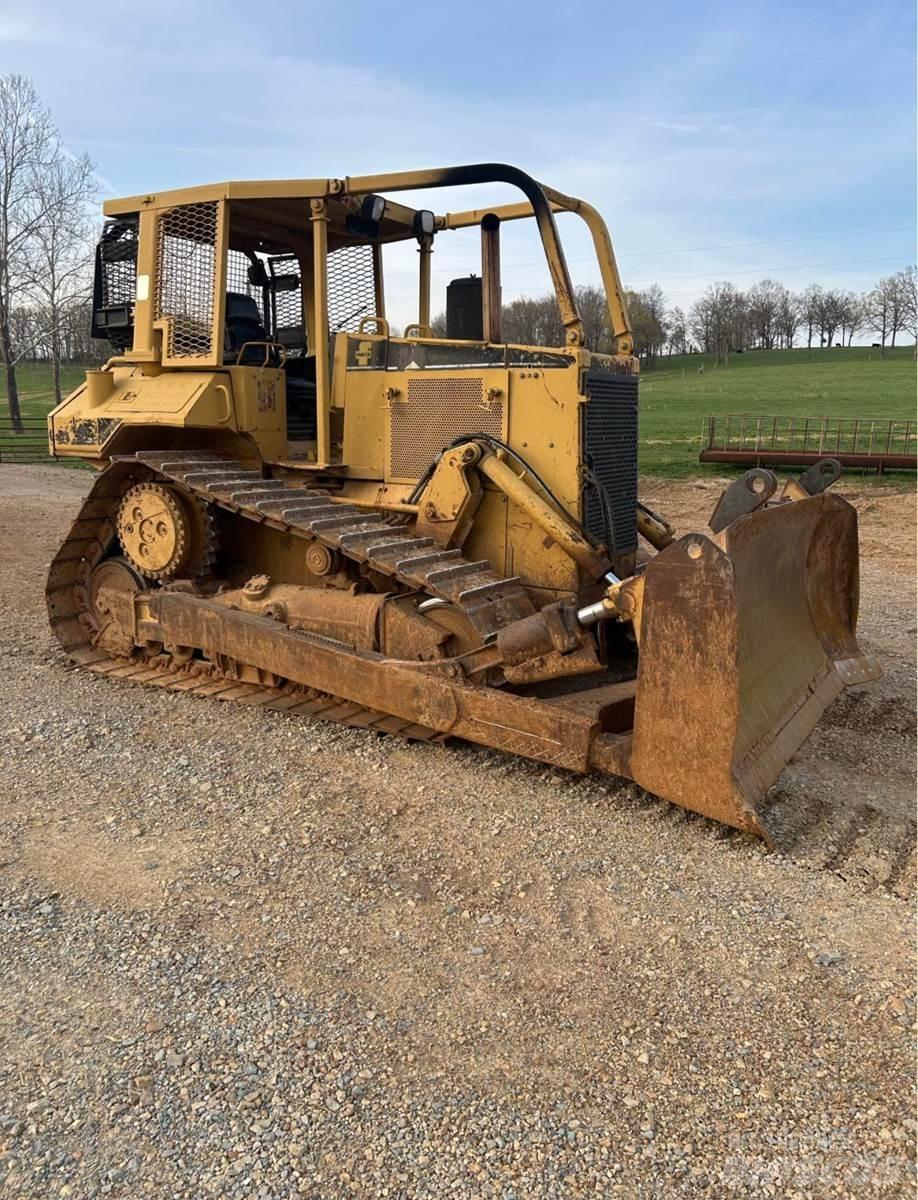 CAT D6M XL Crawler dozers