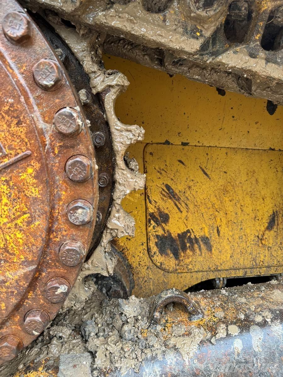 CAT D6T XL Crawler dozers
