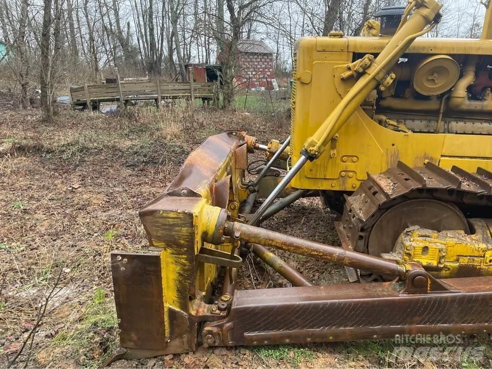 CAT D8H Crawler dozers