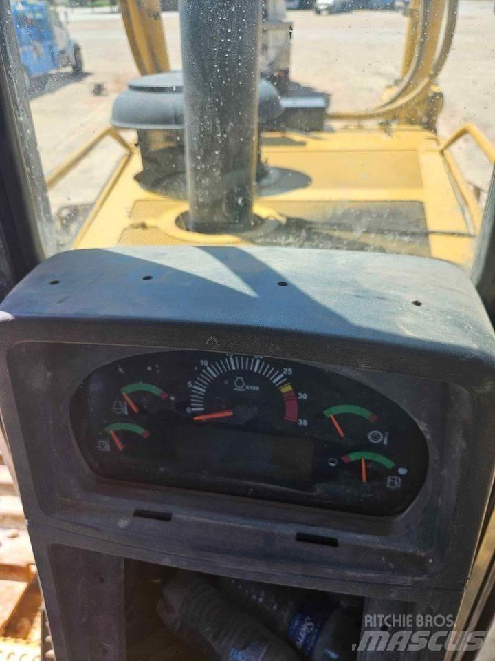 CAT D8T Crawler dozers