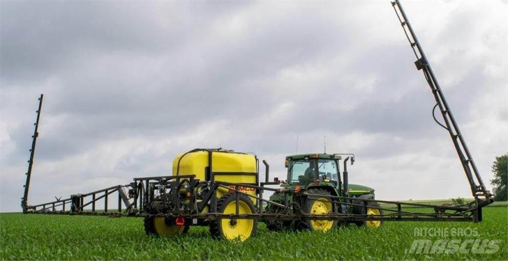 Demco 1250 Trailed sprayers