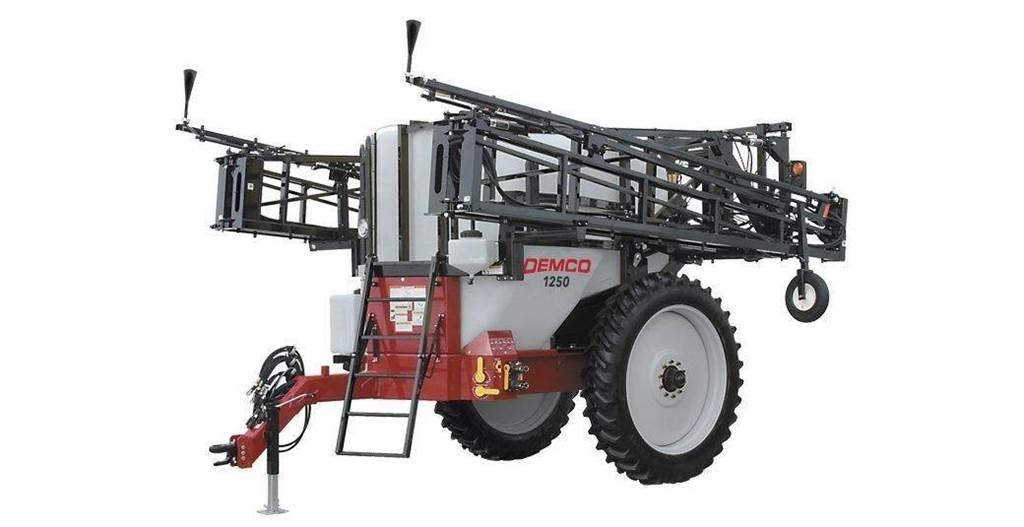 Demco 1250 Trailed sprayers