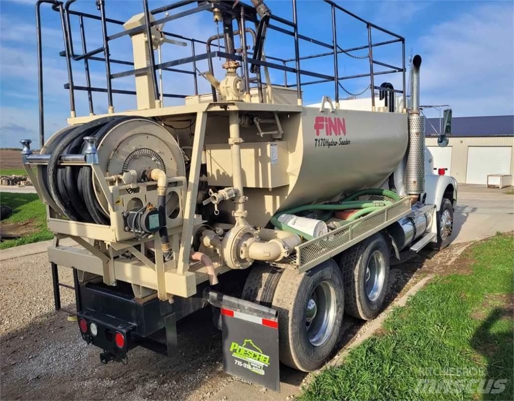 Finn T170 Receiving hoppers, blowers and elevators