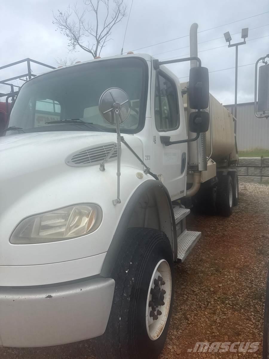 Finn T330 Receiving hoppers, blowers and elevators