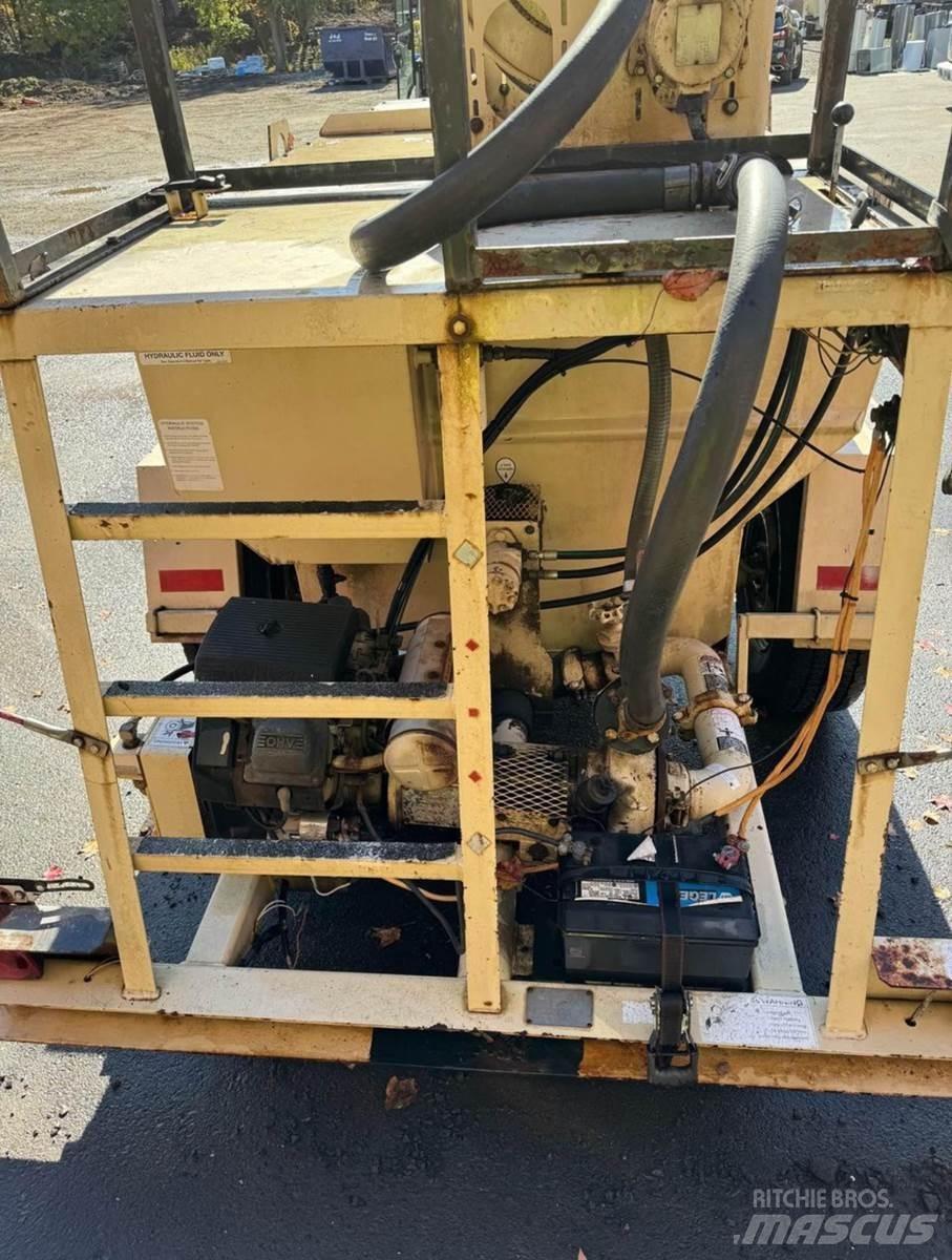 Finn T60T Receiving hoppers, blowers and elevators