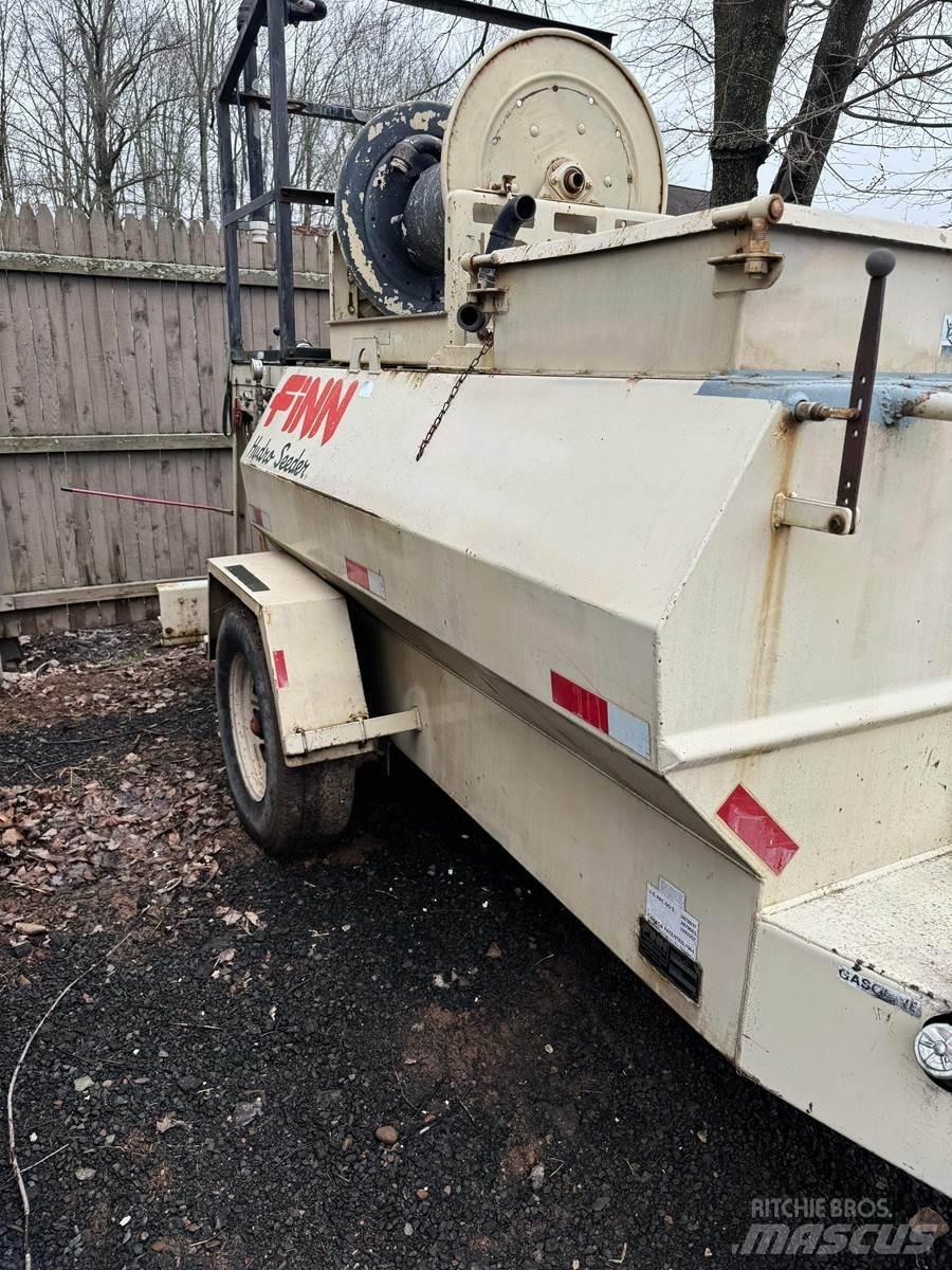 Finn T60T Receiving hoppers, blowers and elevators
