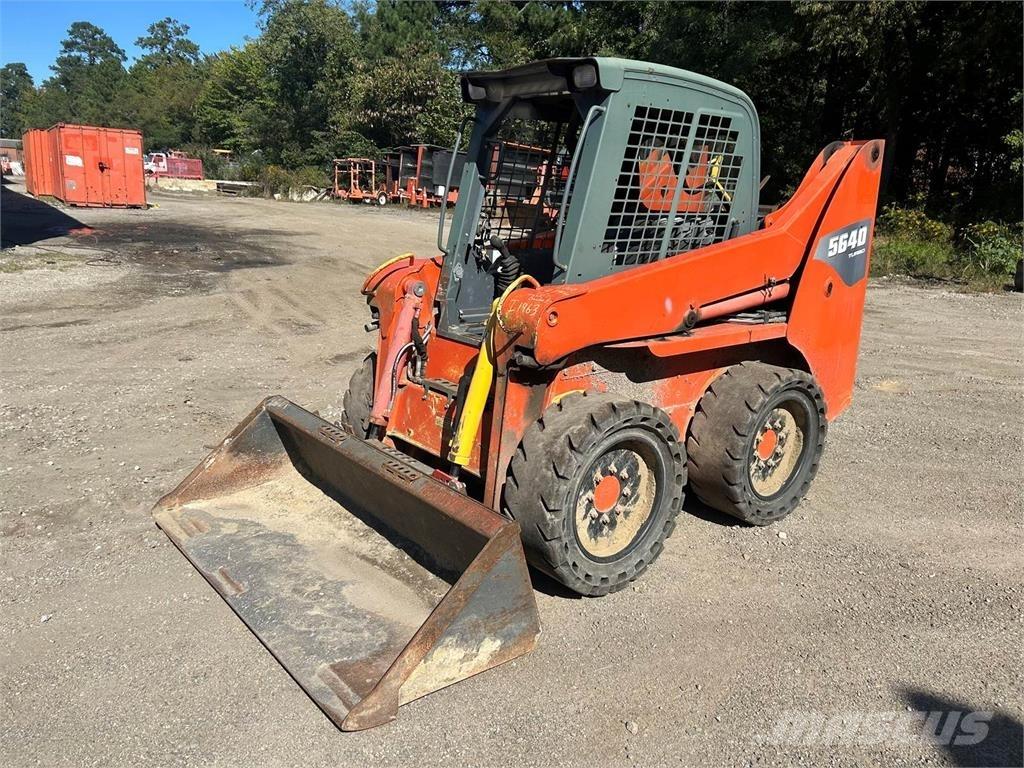 Gehl 5640E Crawler loaders