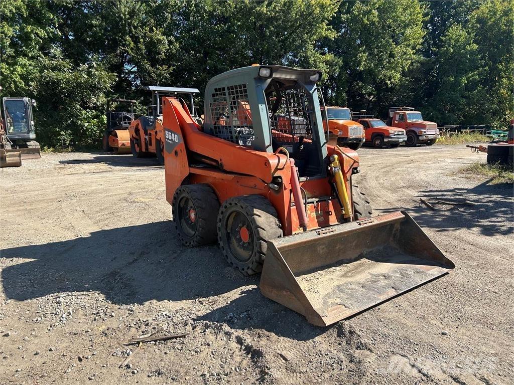 Gehl 5640E Crawler loaders
