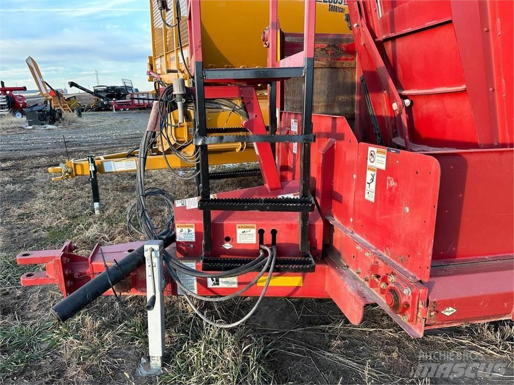 Meyer F470 Mixer feeders