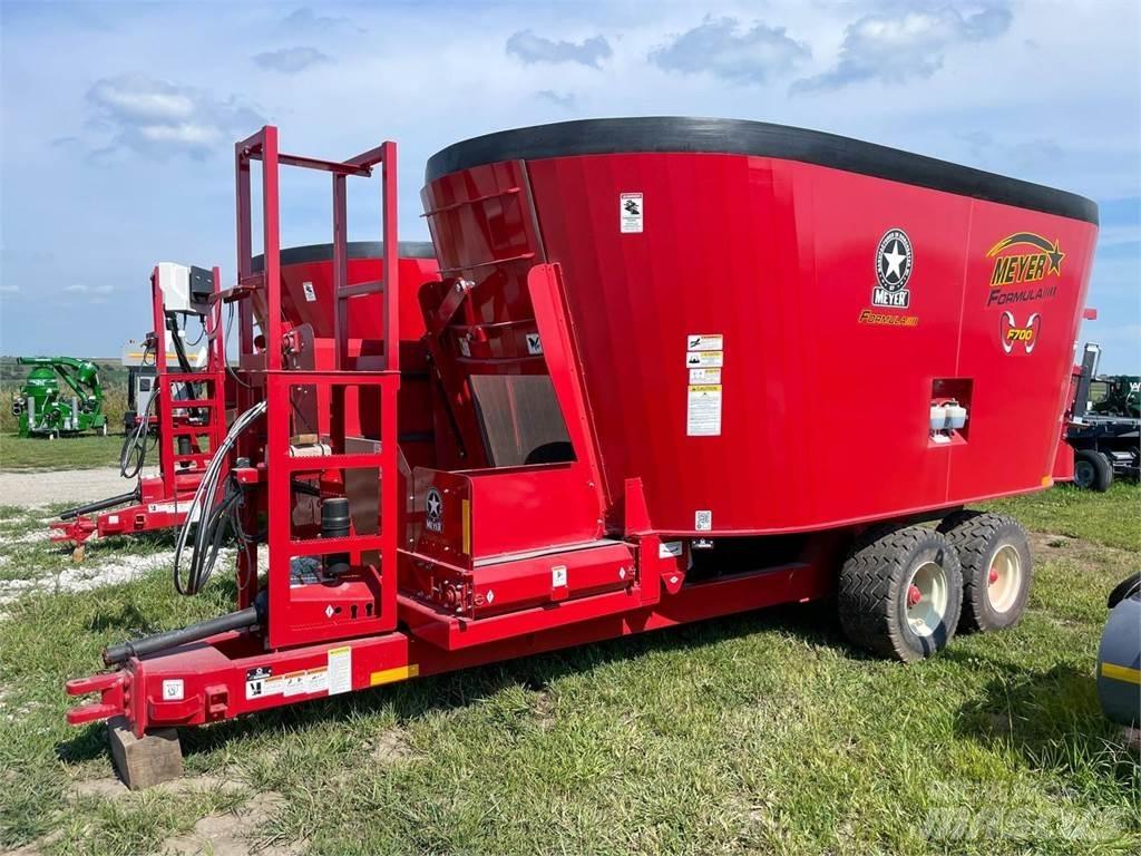 Meyer F700 Mixer feeders