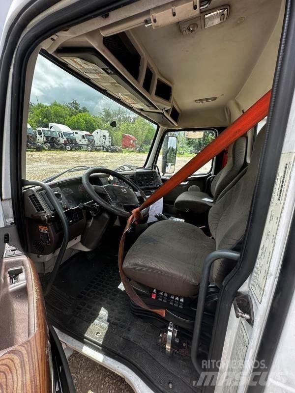Volvo VNL Transportation - Others