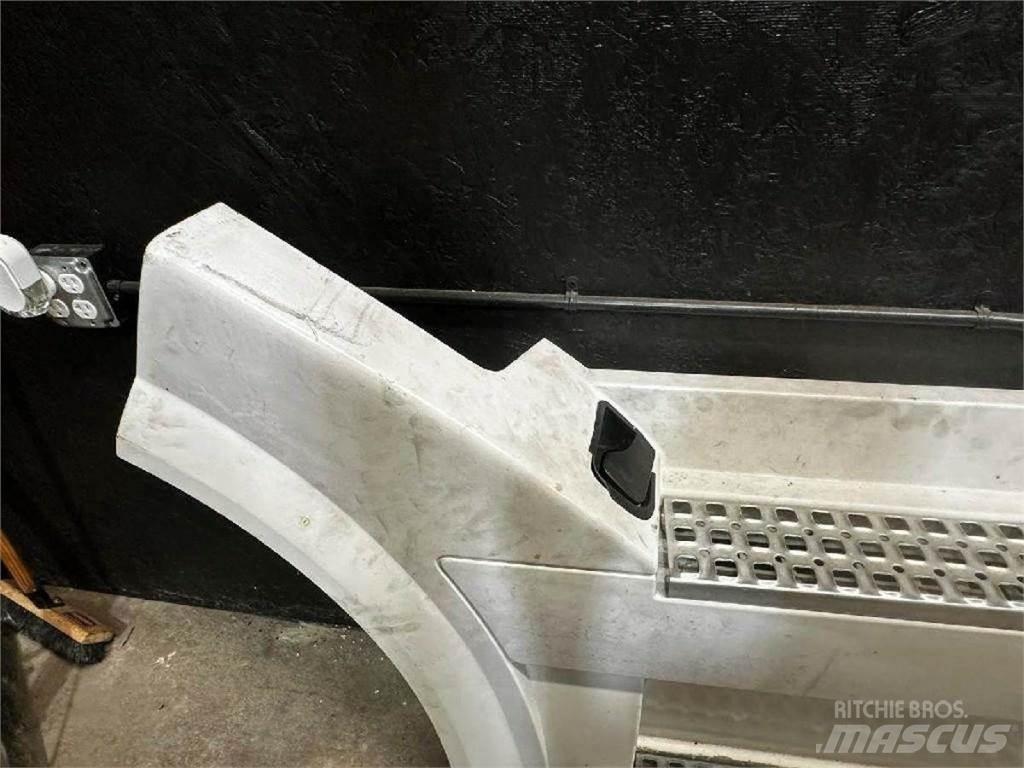 Volvo VNL Construction - Others