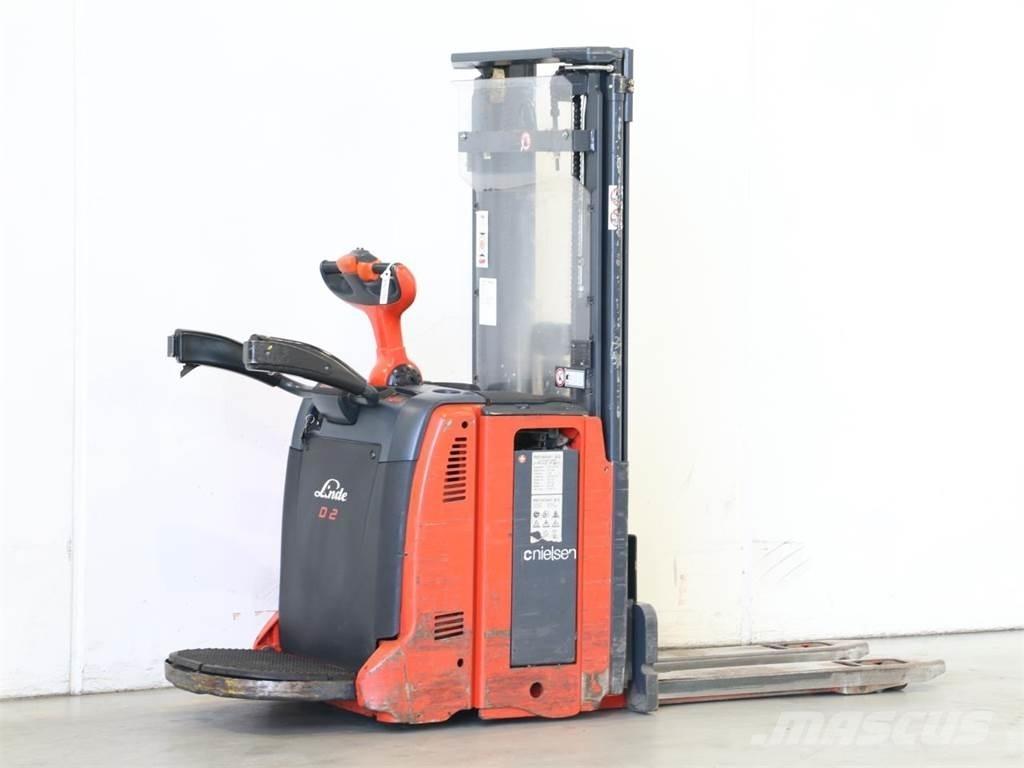Linde D12AP/133 Pedestrian stacker