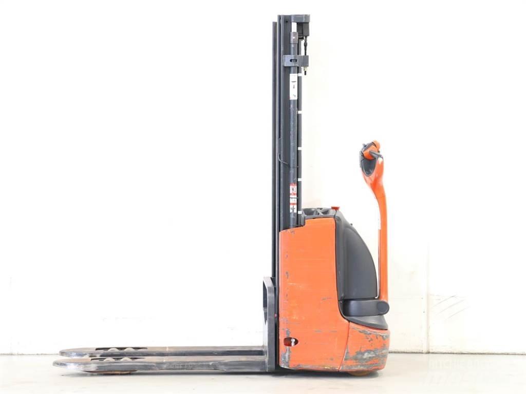 Linde L12/1172 Pedestrian stacker