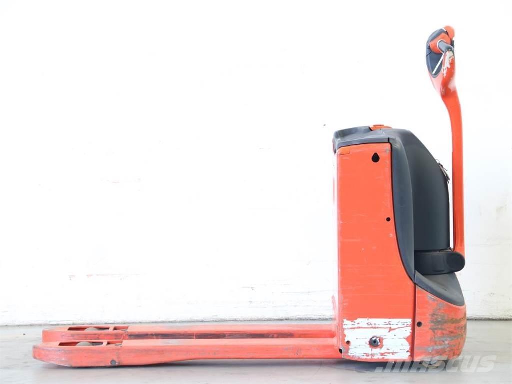 Linde T16/1152 Pedestrian stacker