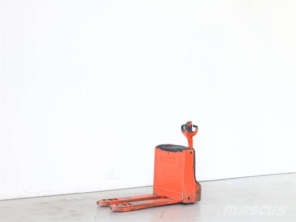 Linde T16/1152 Pedestrian stacker