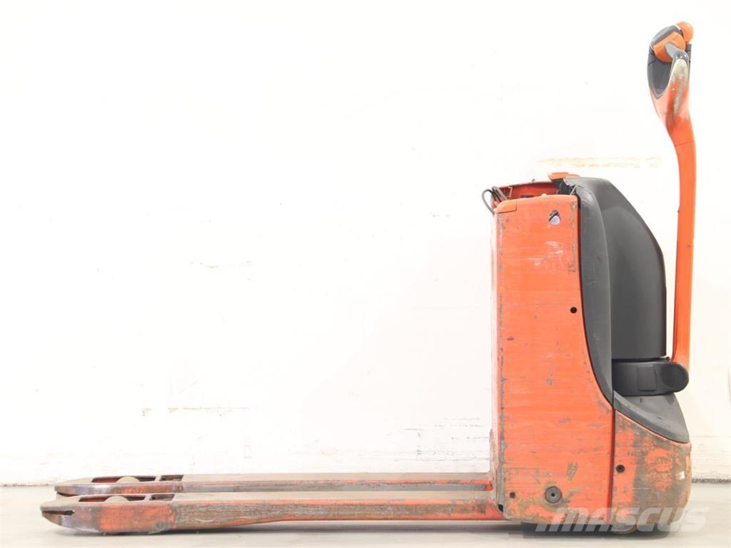 Linde T16/1152 Pedestrian stacker