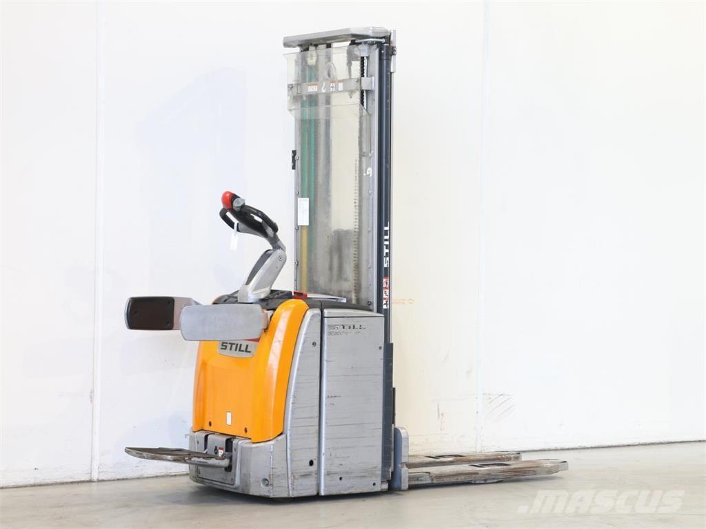 Still EXV-SF14 Pedestrian stacker