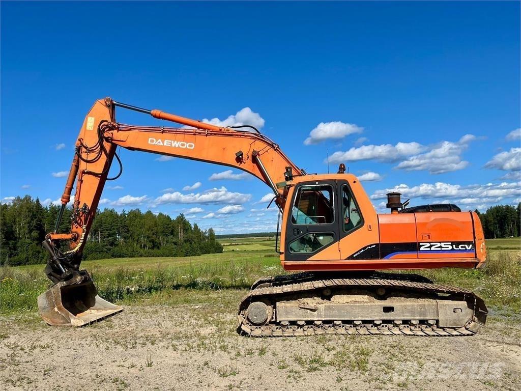 Daewoo 220LC-V Crawler excavators