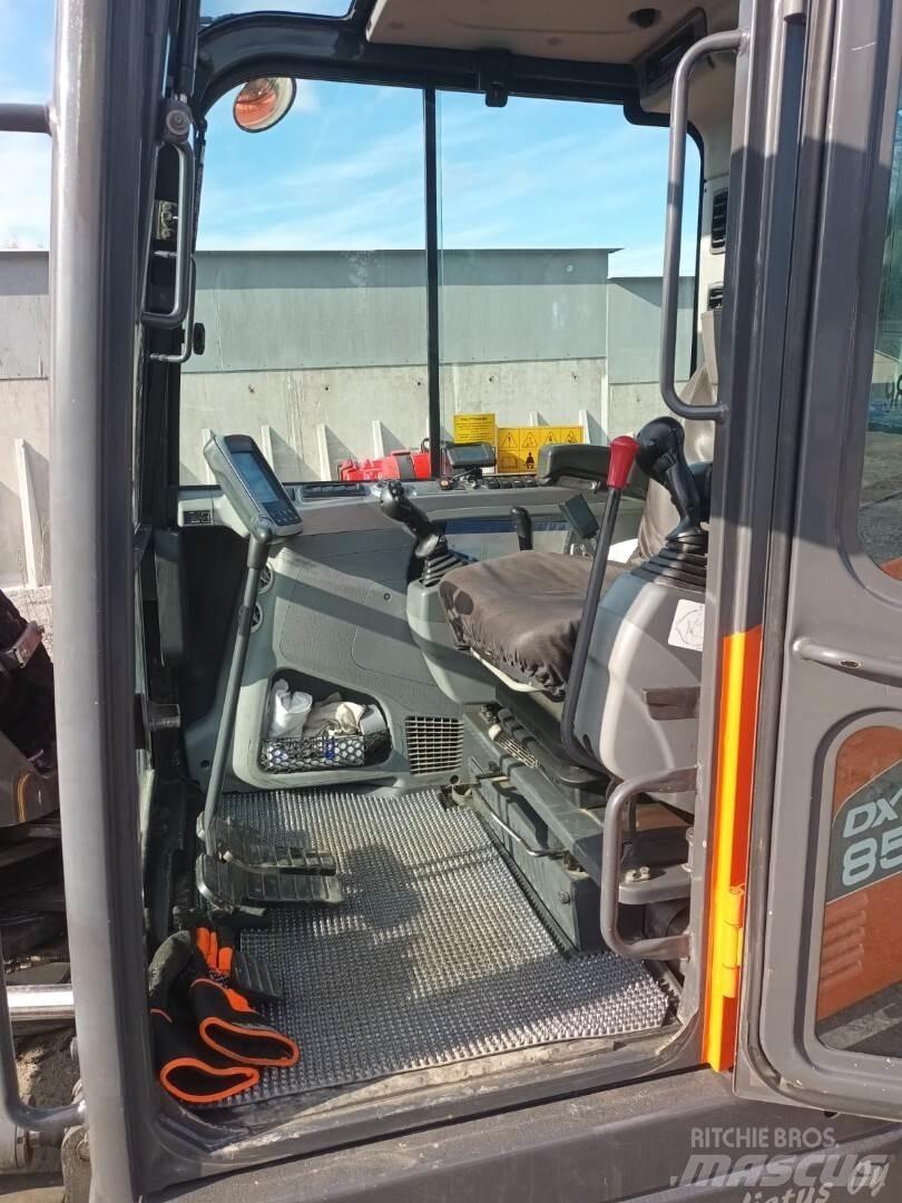 Doosan DX85 R Midi excavators  7t - 12t