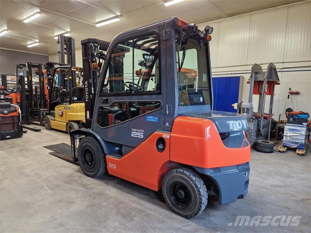 Toyota 02-8FDF25 Diesel trucks