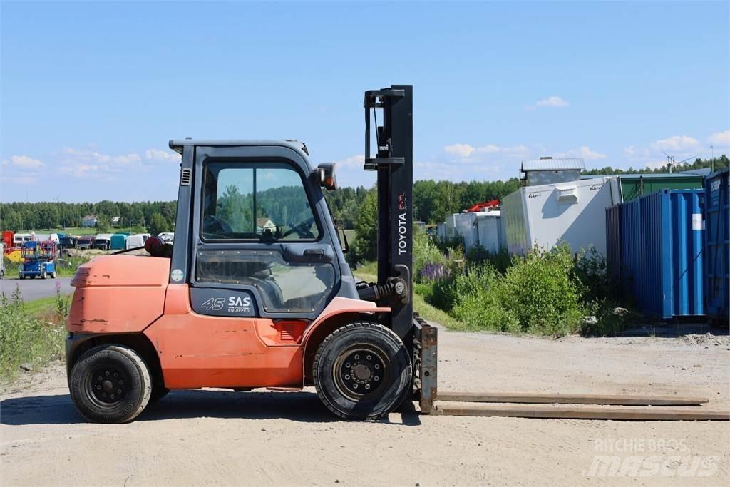 Toyota 7FD40 Diesel trucks