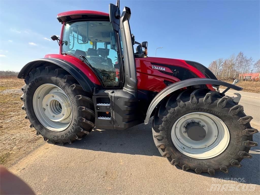 Valtra T255V Tractors