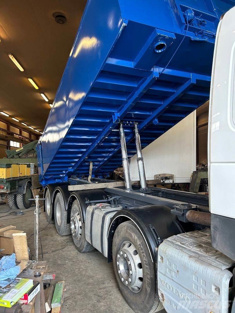 Volvo FMX 540 Tipper trucks