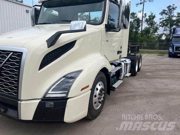 Volvo VNR64T300 Tractor Units