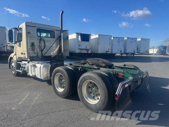 Volvo VNR64T300 Tractor Units