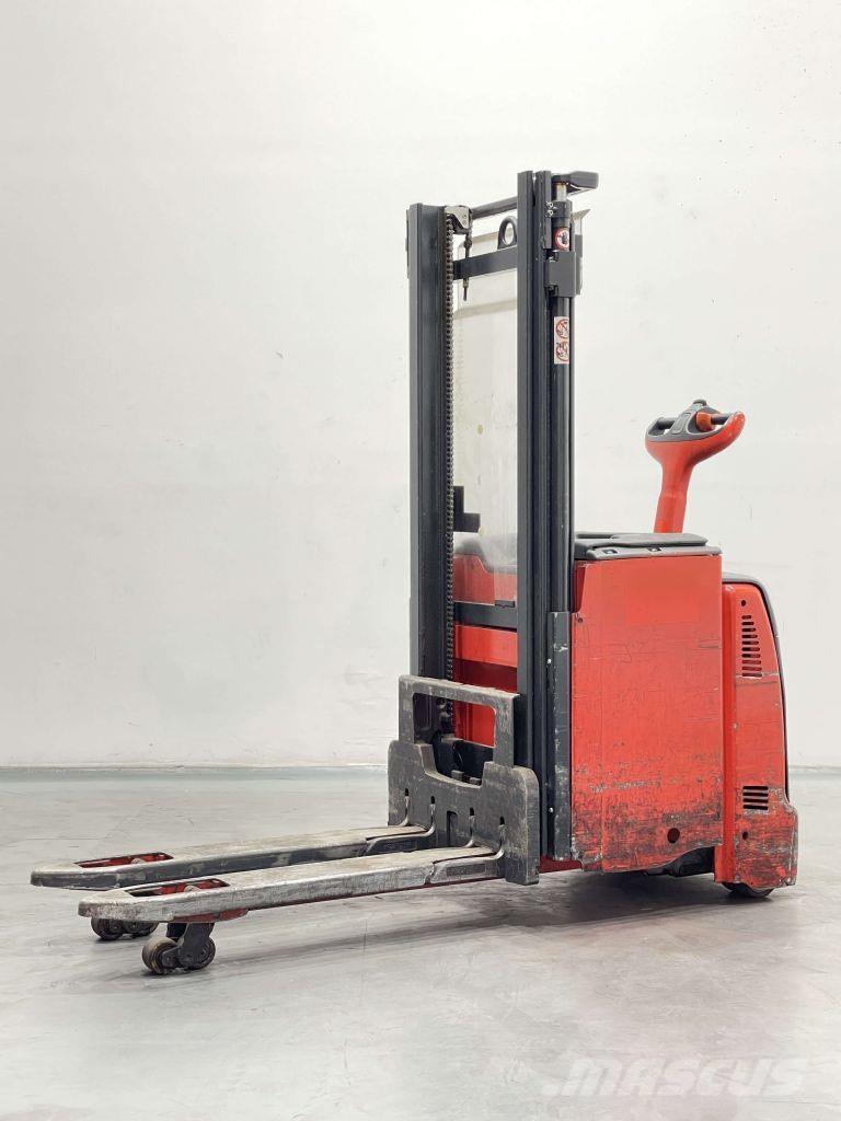 Linde D12-133 Pedestrian stacker