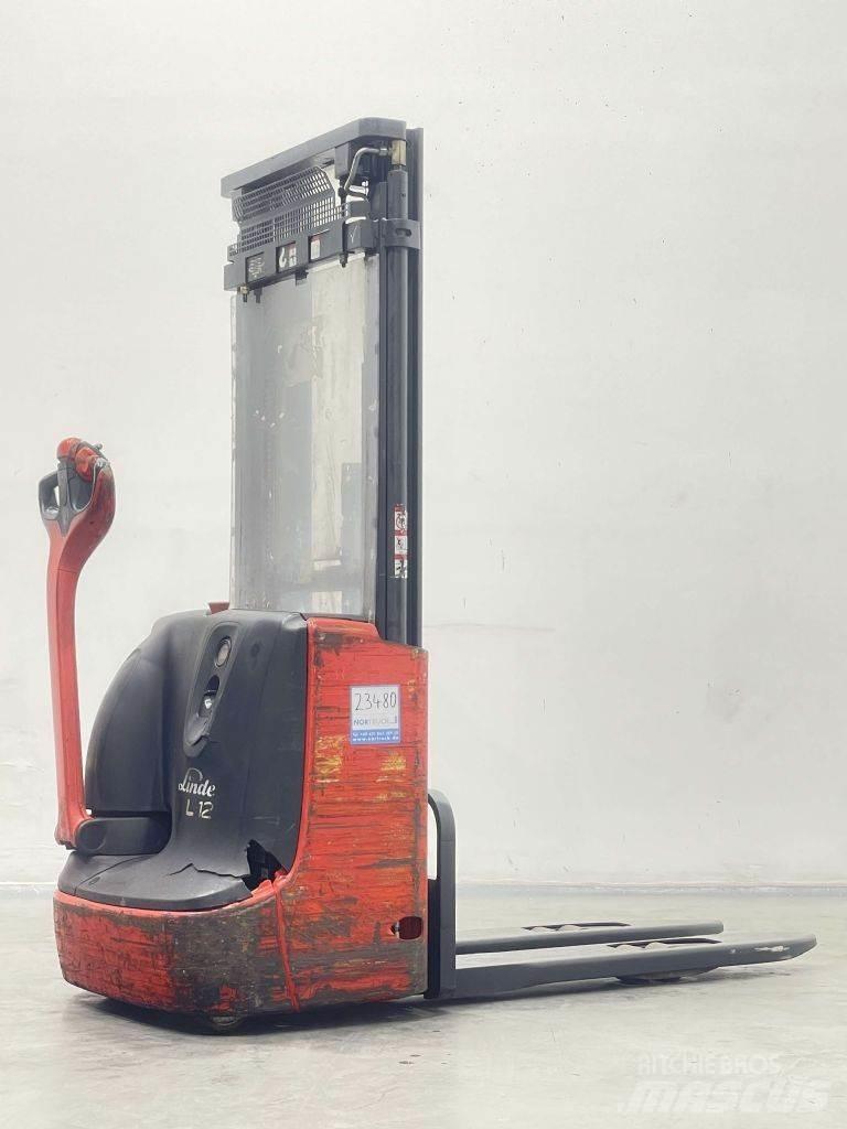 Linde L12-1172 Pedestrian stacker