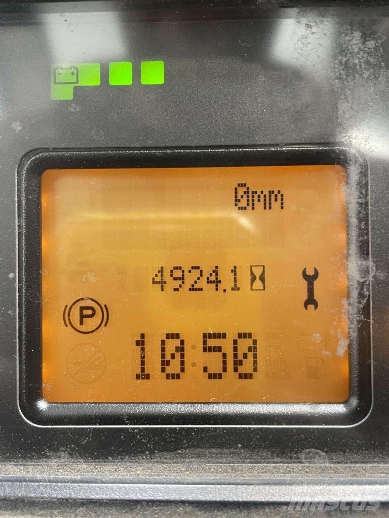 Linde R16-01-1120 Reach trucks