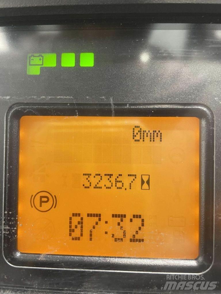 Linde R16-01-1120 Reach trucks