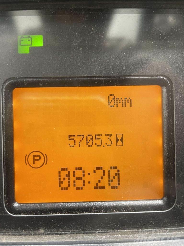 Linde R16-01-1120 Reach trucks