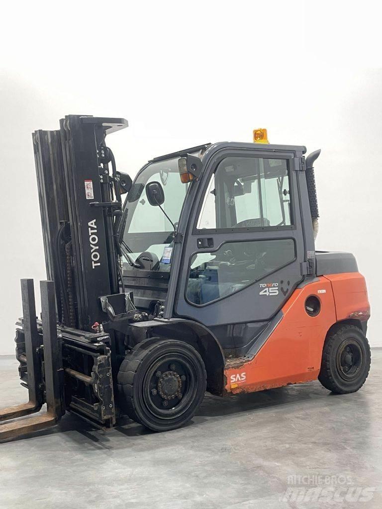 Toyota 40-8FD40N Diesel trucks