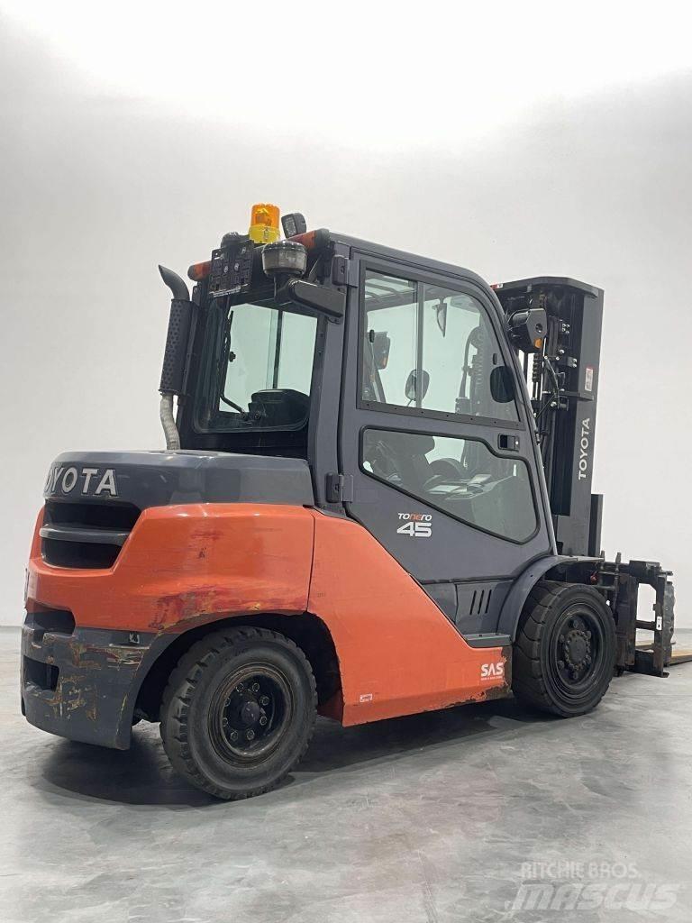 Toyota 40-8FD40N Diesel trucks