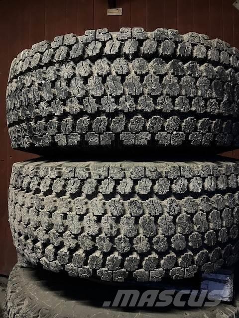  26.5X25 SNÖHJUL Tyres, wheels and rims