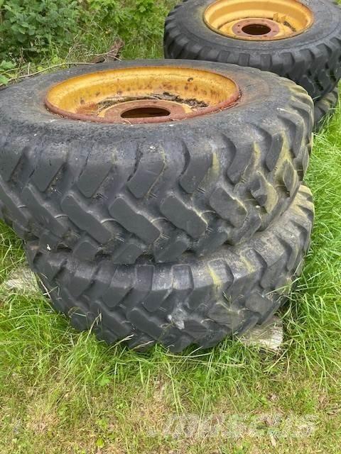  4ST LASTMASKINSDÄCK Tyres, wheels and rims
