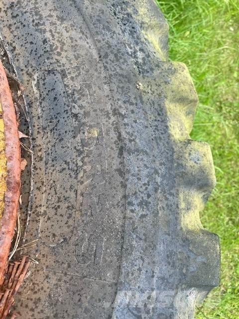  4ST LASTMASKINSDÄCK Tyres, wheels and rims