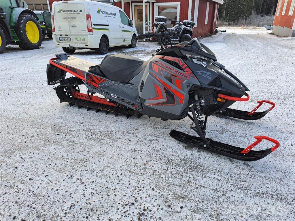 Arctic Cat M 8000 ALPHA Snowmobiles
