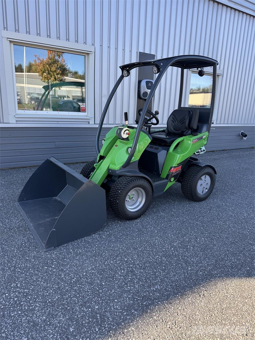 Avant 225 med skopa Skid steer loaders