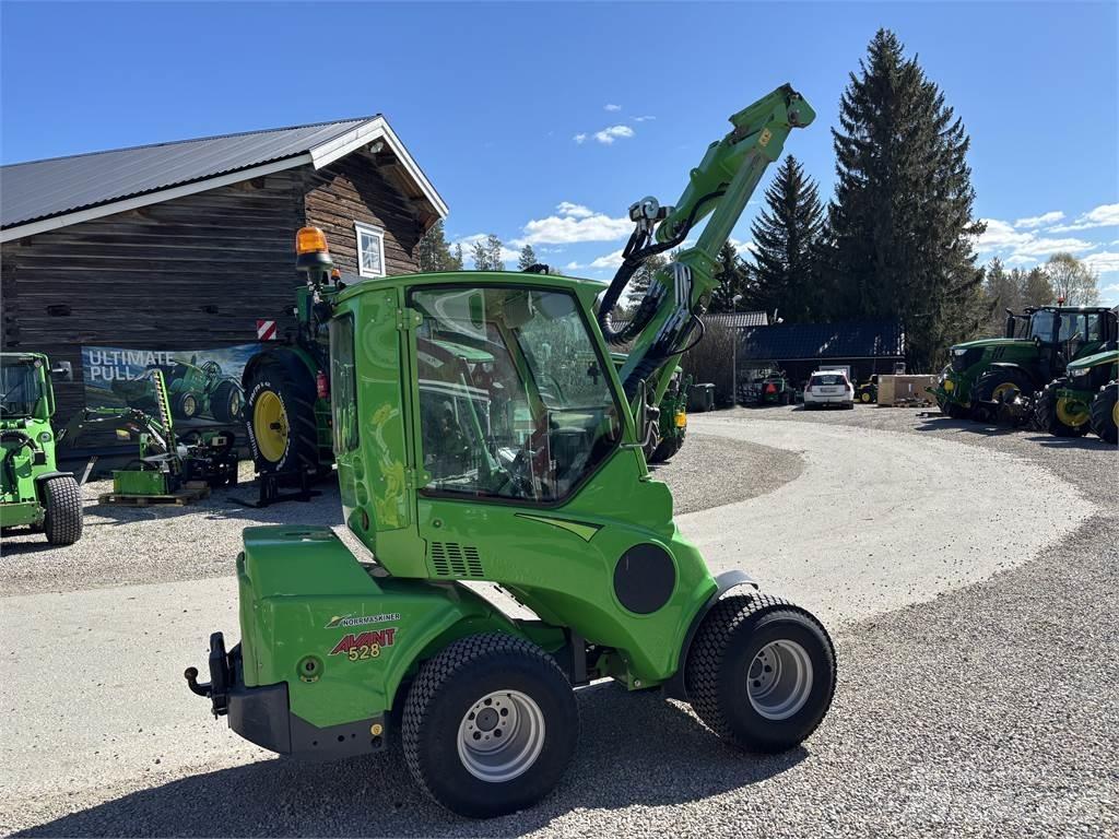Avant 528 Skid steer loaders