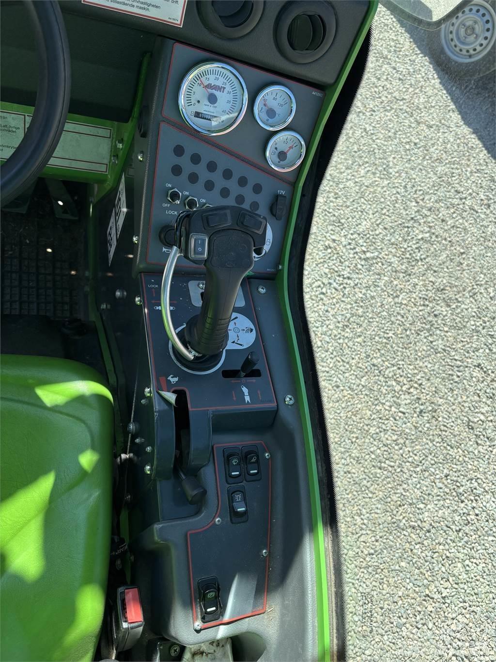 Avant 528 Skid steer loaders